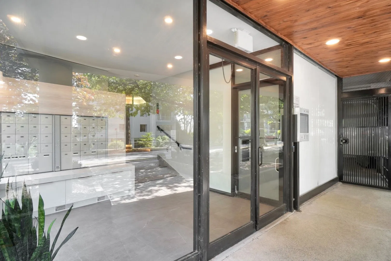 1371 Harwood Street - Photo 4 of 11