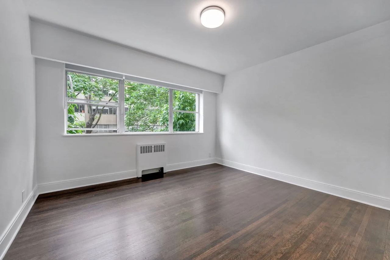 1371 Harwood Street - Photo 7 of 11