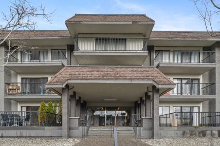 The Dorchester Apartments - Photo 5 of 33