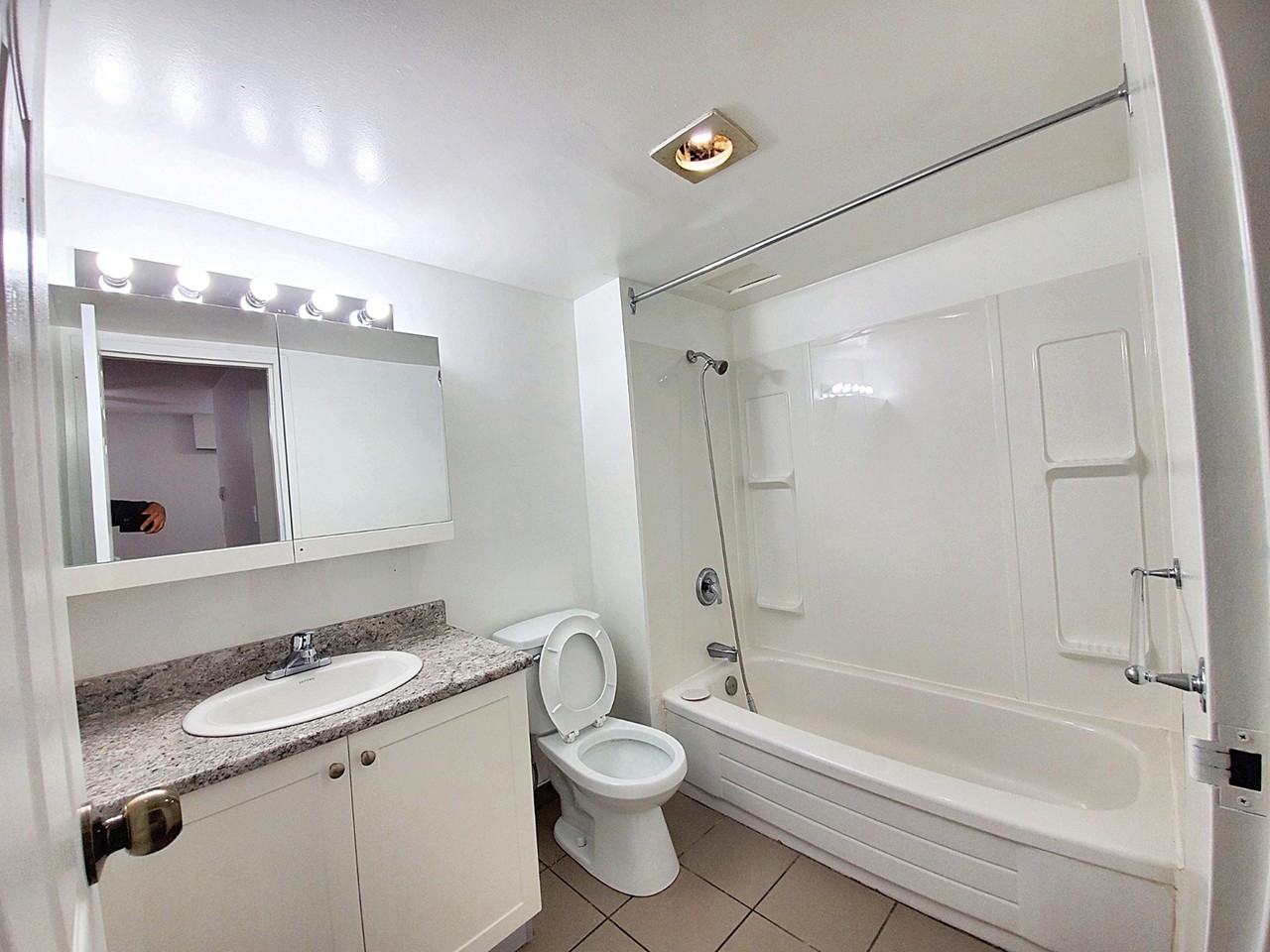 West Coast Apartments - Photo 4 of 9