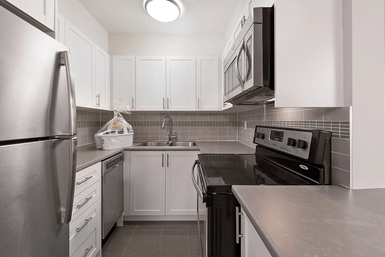 2181 Avenue Road - Photo 7 of 17