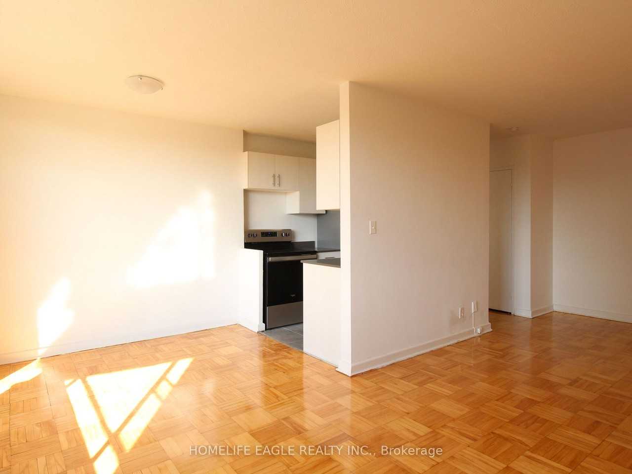 165 Cosburn Avenue, Toronto - Photo 7 of 9