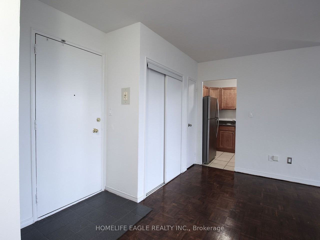 1524 Lawrence Avenue West, Toronto - Photo 6 of 46