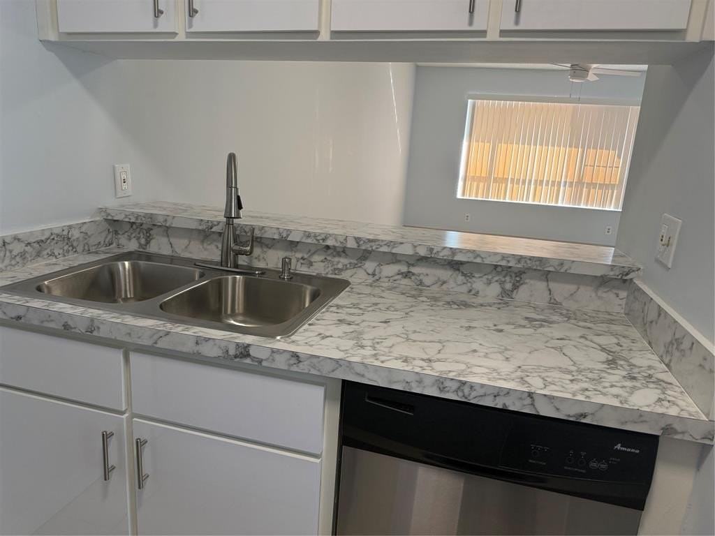 9930 Twin Lakes Dr #7L - Photo 7 of 40