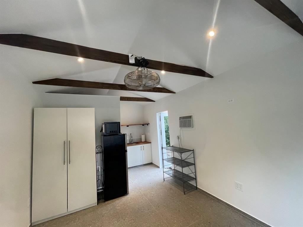 1005 Cortez St #B - Photo 5 of 9