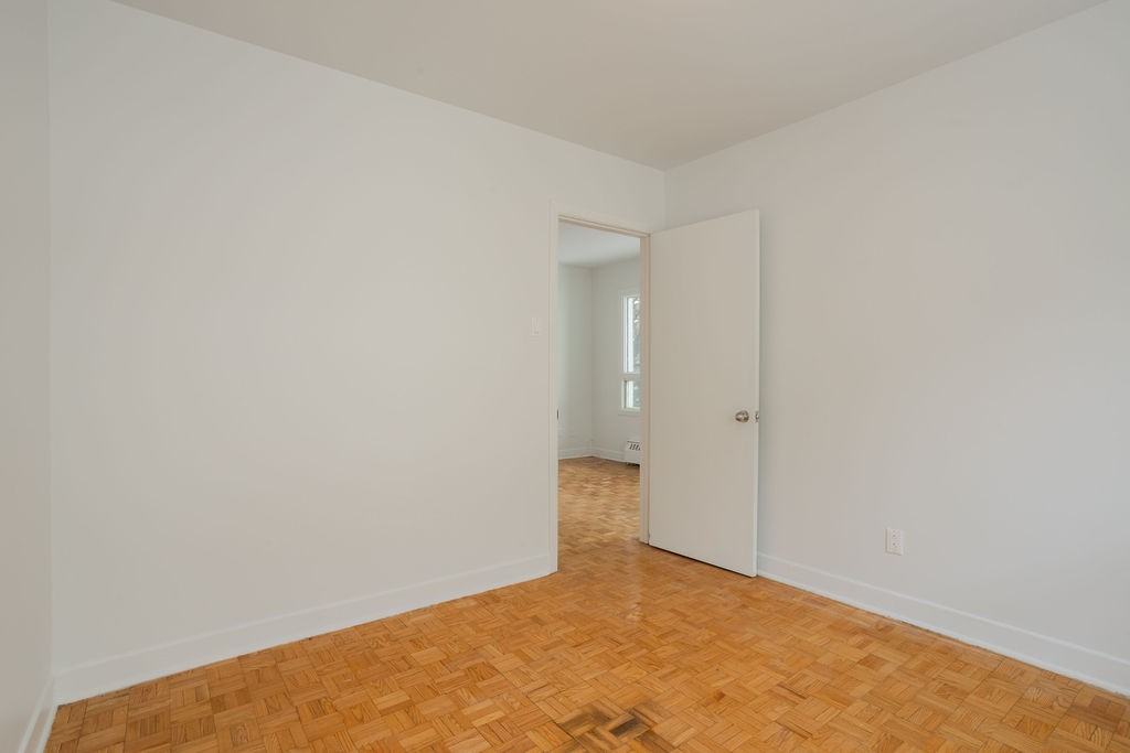 4290-4324 Boul. Métropolitain - Photo 6 of 37