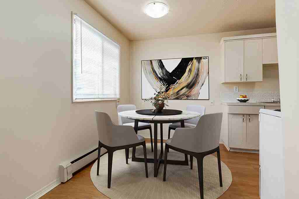 Allen Manor - Photo 3 of 18