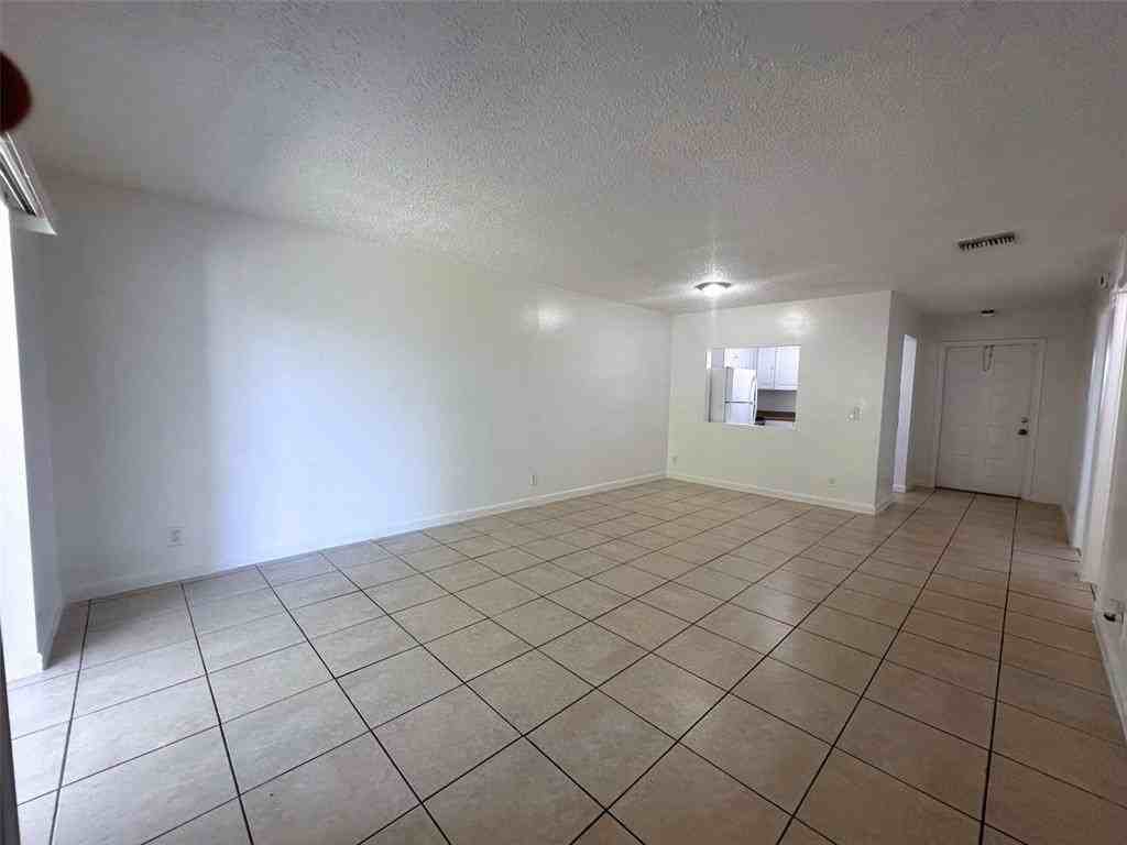 928 S Federal Hwy #20 - Photo 3 of 12