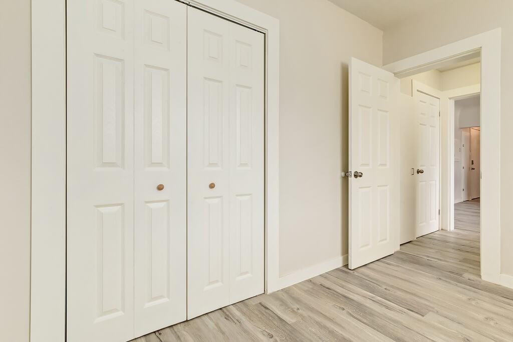 Albert Manor - Photo 7 of 16