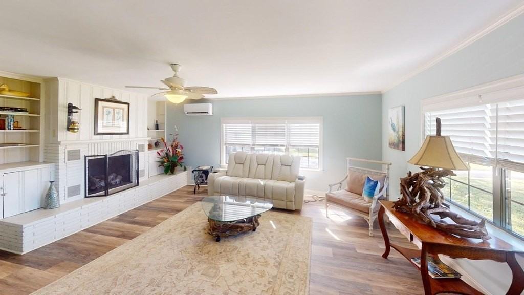 1009 Monument Ave - Photo 3 of 50