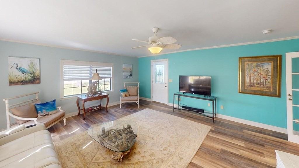 1009 Monument Ave - Photo 4 of 50