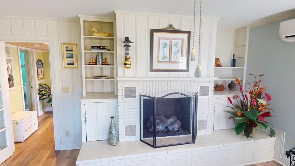 1009 Monument Ave - Photo 7 of 50