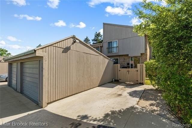 704 Oak Brook Ridge Dr - Photo 5 of 39