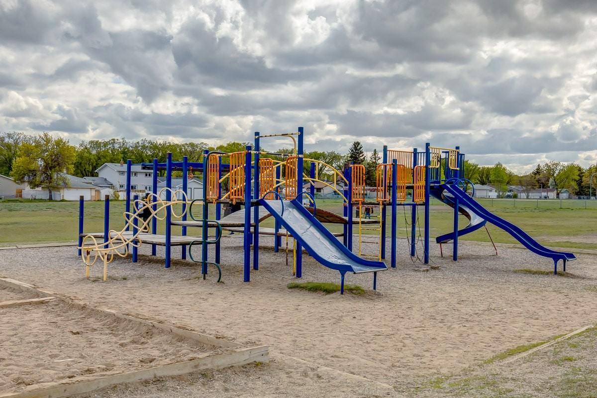 Grenada Arms - Photo 2 of 6