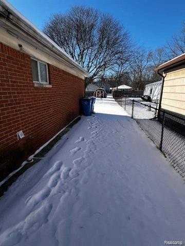 5626 Merrick St - Photo 3 of 21