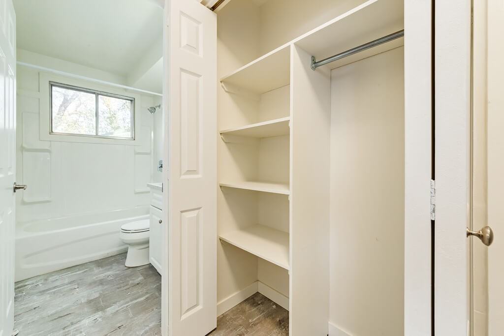 Evergreen Apartments - Photo 6 of 16