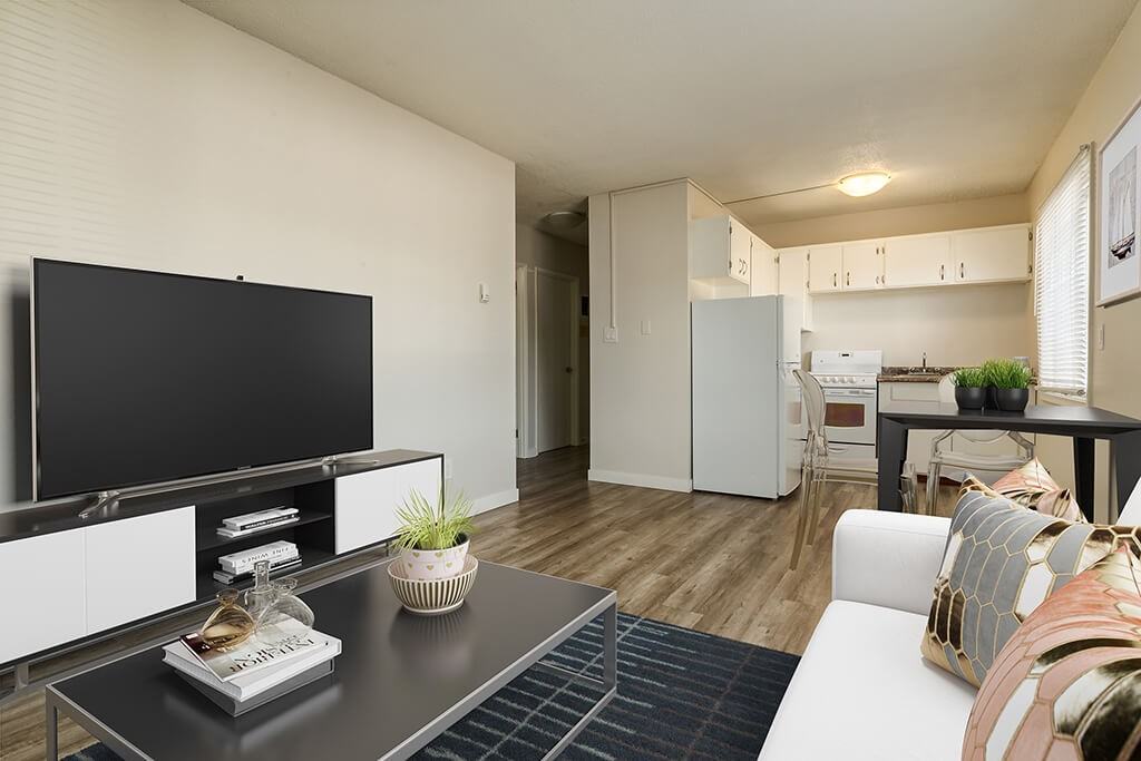 King's Court - Photo 4 of 16