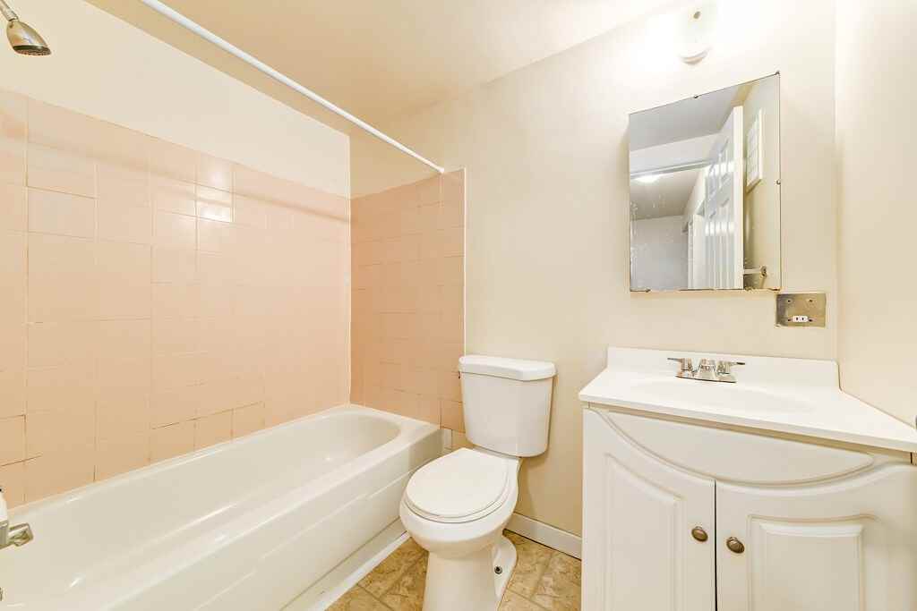 Fernwood Apartments - Photo 7 of 13