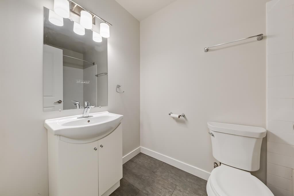 Angela Manor - Photo 6 of 26