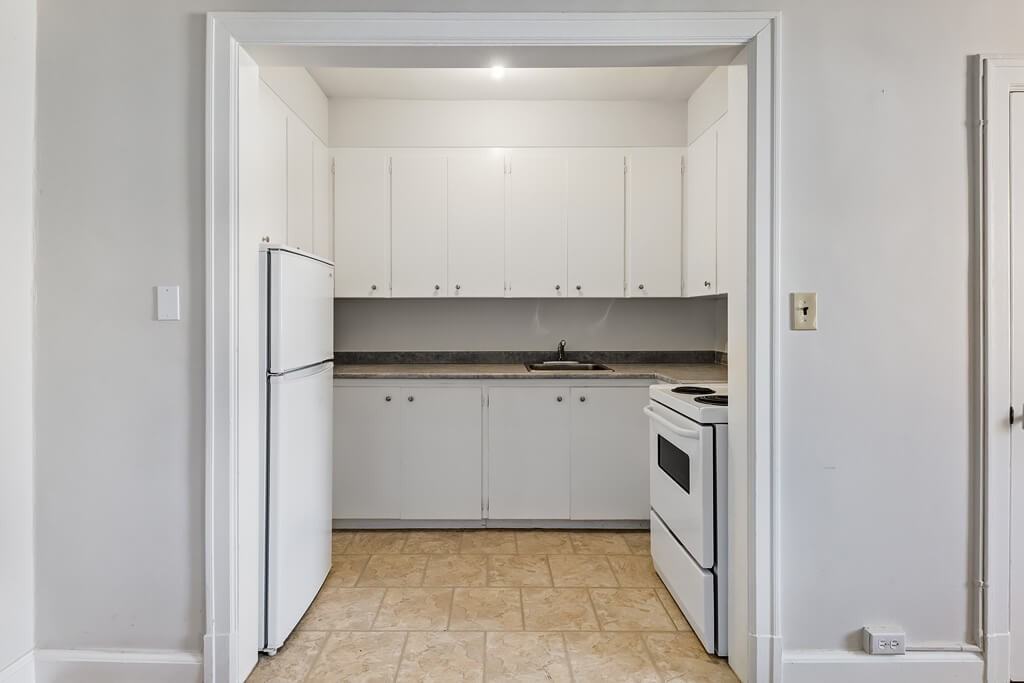 Chateau Apartments - Photo 6 of 22