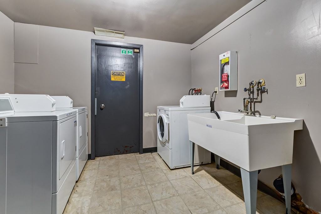 Astor Villa - Photo 6 of 10