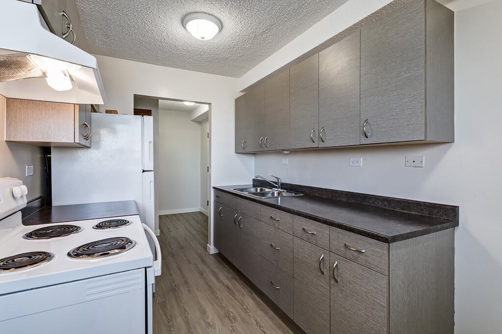 Crestview Manor - Photo 5 of 11