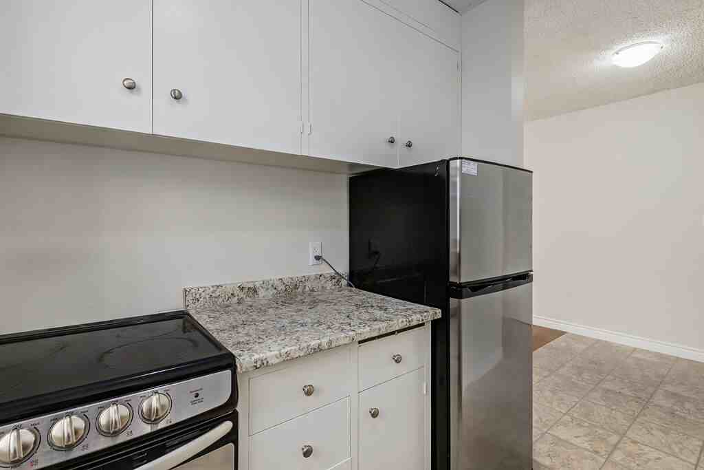 Berkeley Manor - Photo 3 of 12