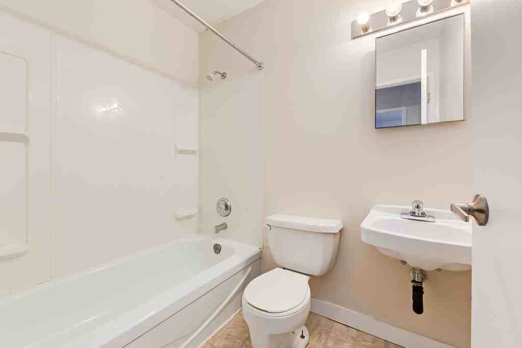 Park Tremaine - Photo 7 of 11