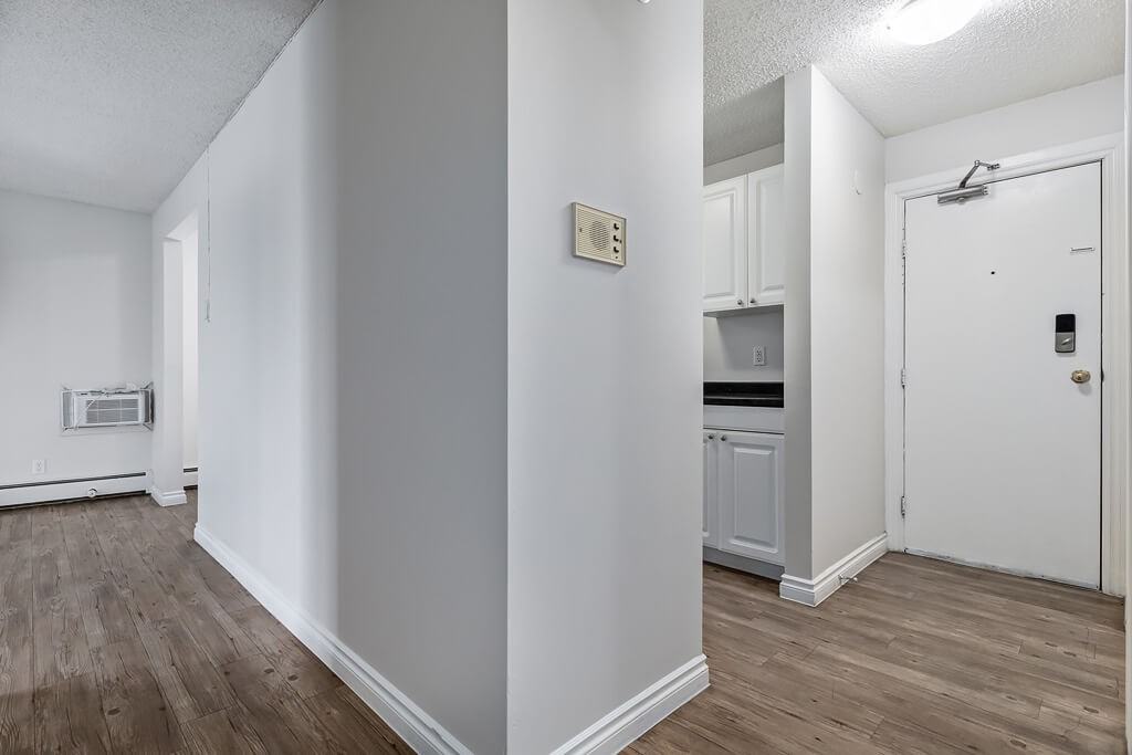 Erica Louise Manor - Photo 6 of 28