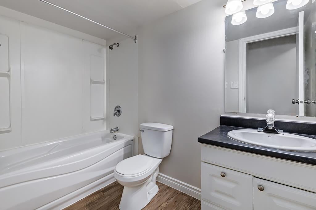 Erica Louise Manor - Photo 7 of 28