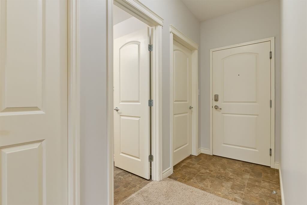 Katherine Manor - Photo 5 of 15