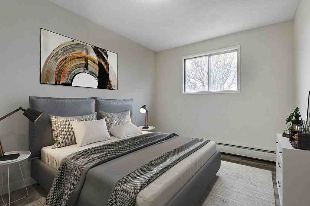 Summers Manor - Photo 3 of 11