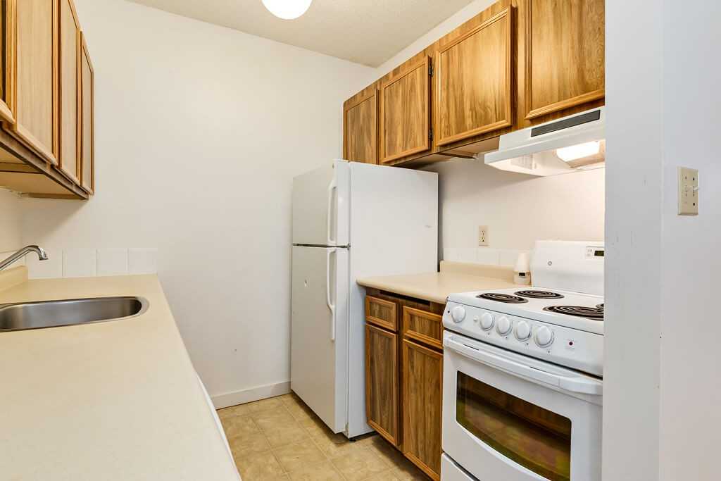 Royal Manor - Photo 6 of 26