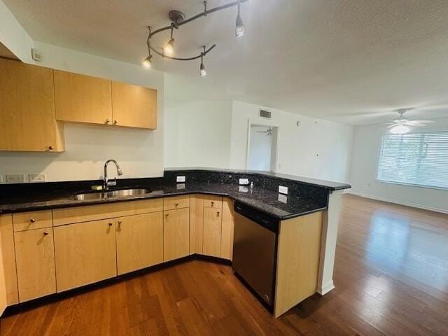 401 Villa Cir - Photo 3 of 50