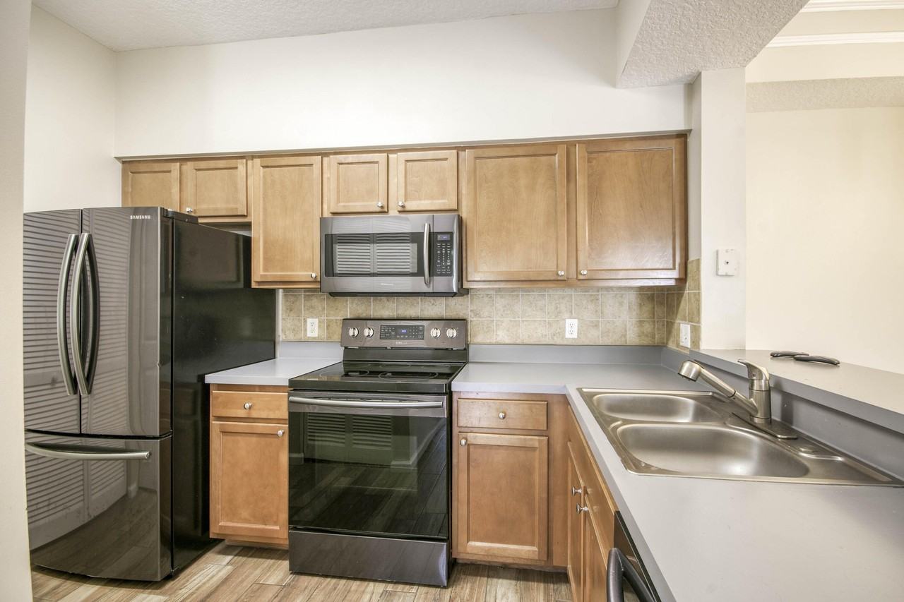 2310 Myrtlewood Cir E - Photo 7 of 26