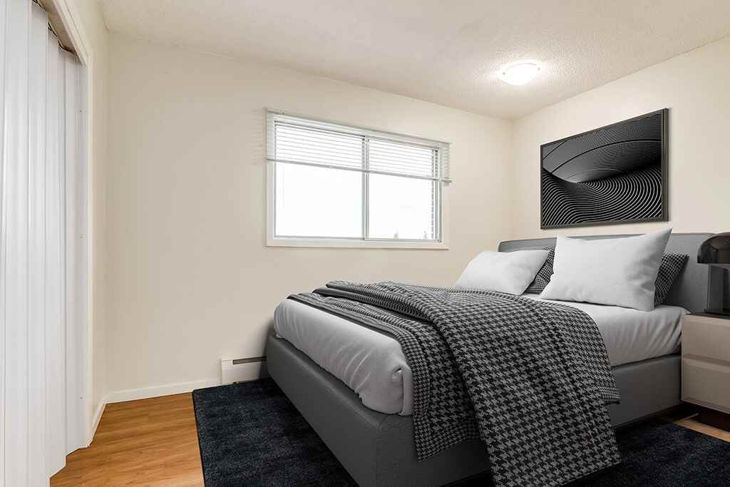 Soho Manor - Photo 6 of 42