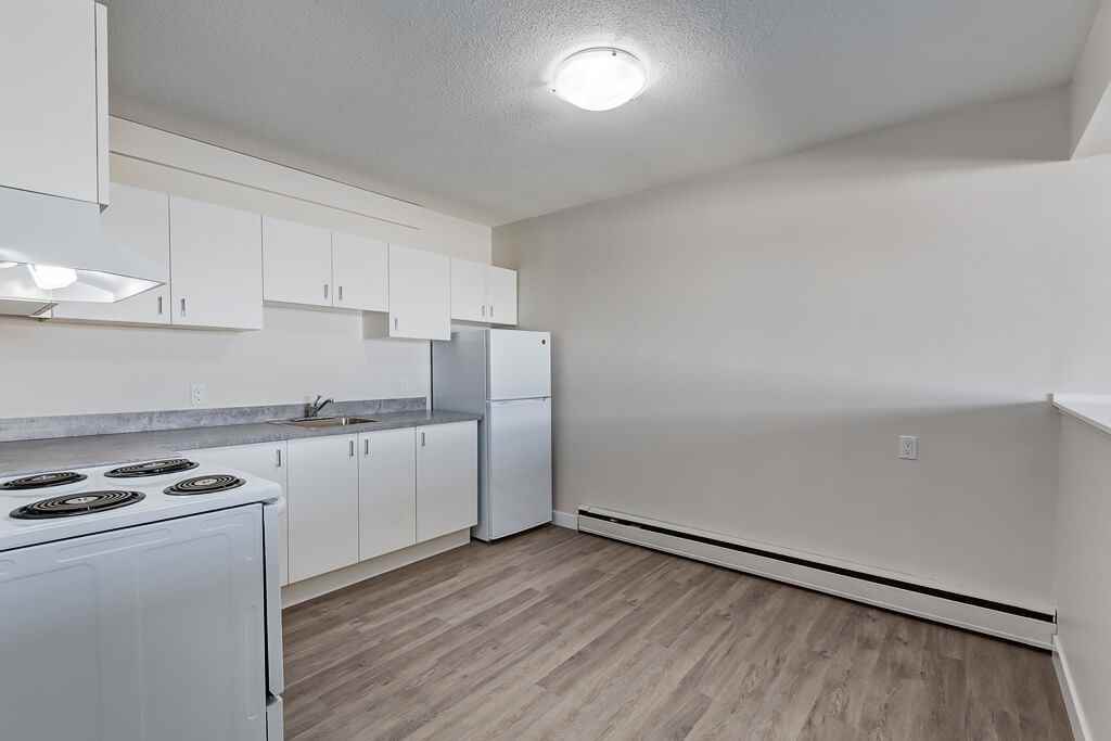 MacKenzie Manor - Photo 7 of 20