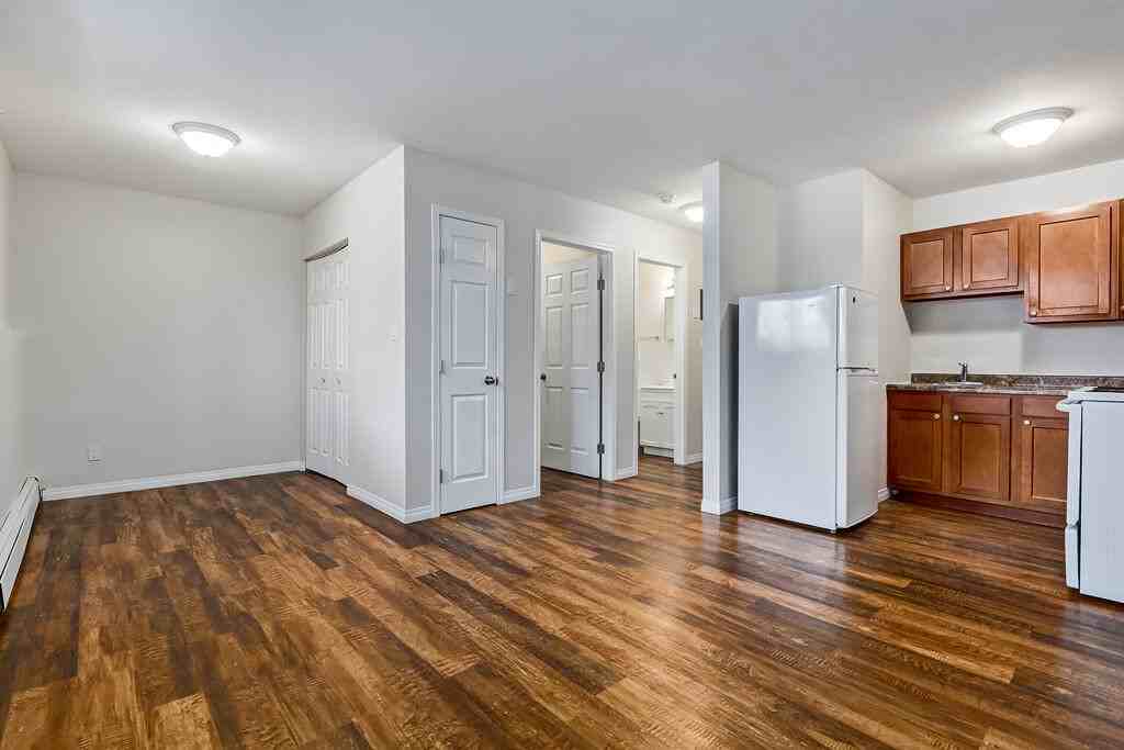 Prince Charles Apartments - Photo 5 of 24