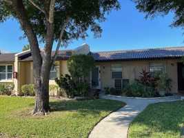 featured image of 221 Lake Meryl Dr