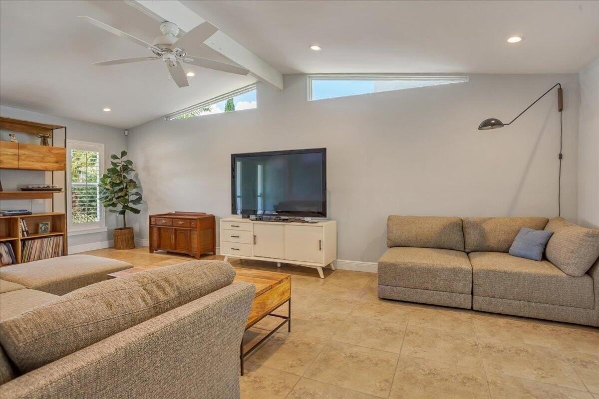 1110 Sw 15th St - Photo 2 of 41