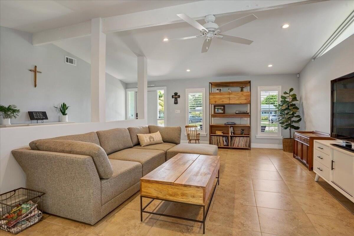 1110 Sw 15th St - Photo 3 of 41