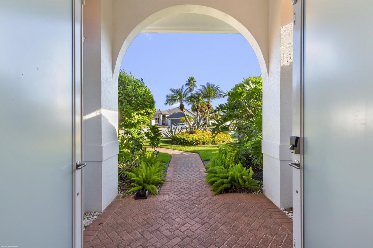 15611 Milan Ct - Photo 4 of 50