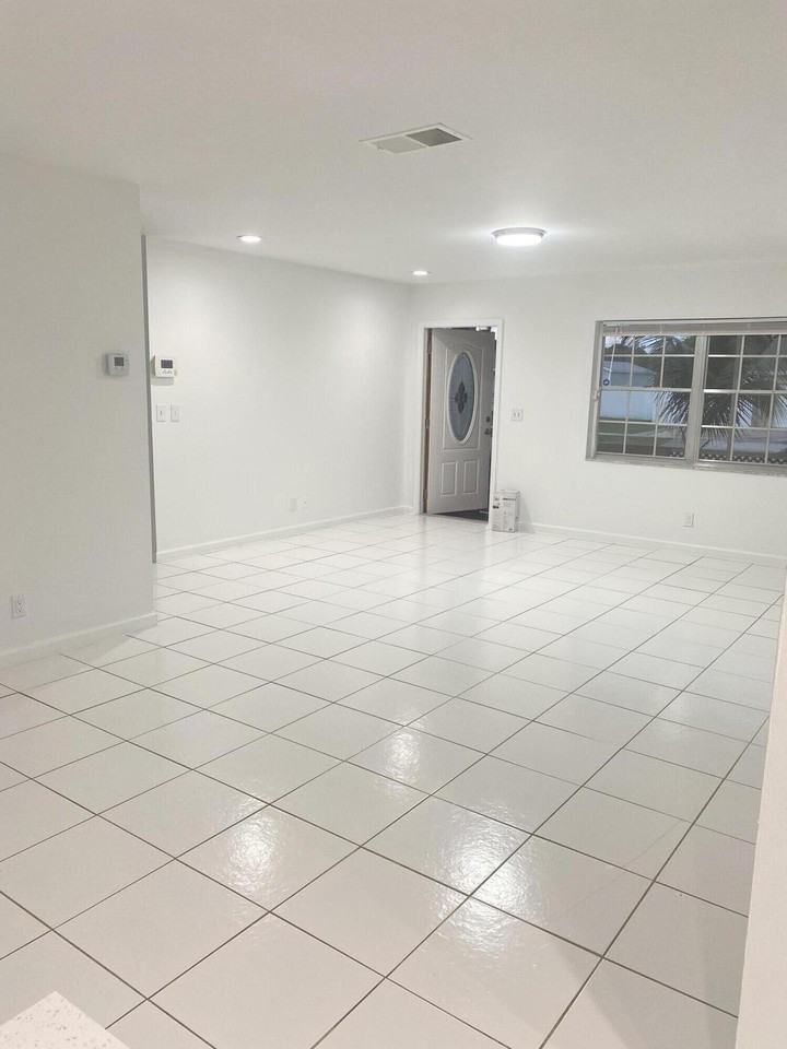 9976 Liberty Rd - Photo 2 of 16