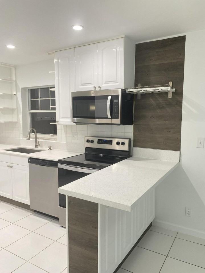 9976 Liberty Rd - Photo 5 of 16