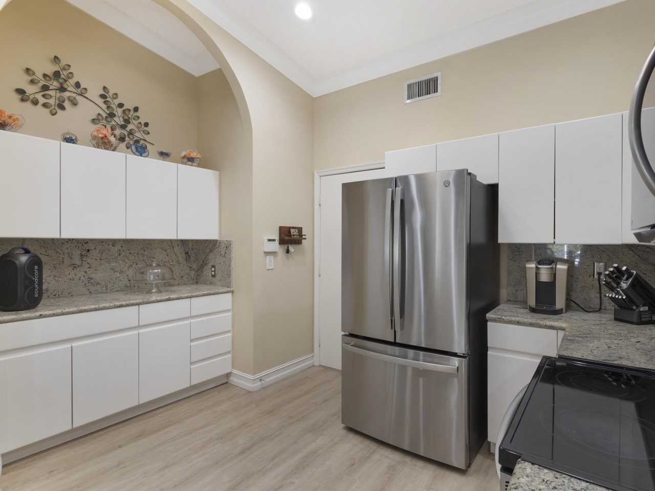 9734 Harbour Lake Cir - Photo 7 of 41