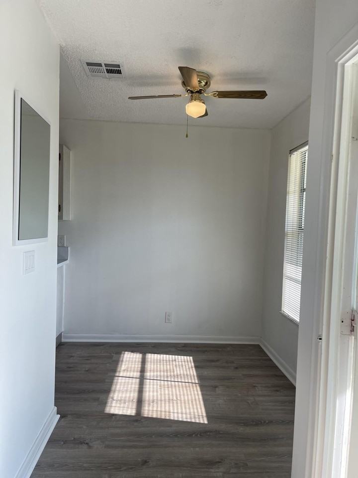 1141 Calamondin Ter #203 - Photo 4 of 28