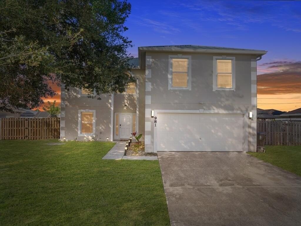 981 Sw Mcelroy Ave - Photo 4 of 45