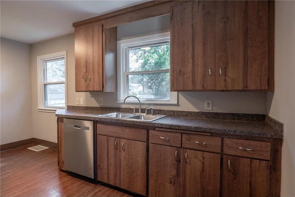 3708 Xenia Ave N - Photo 6 of 20