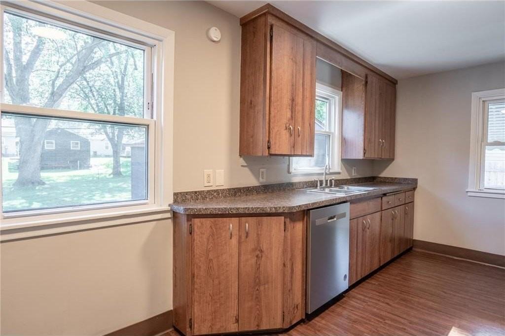 3708 Xenia Ave N - Photo 7 of 20