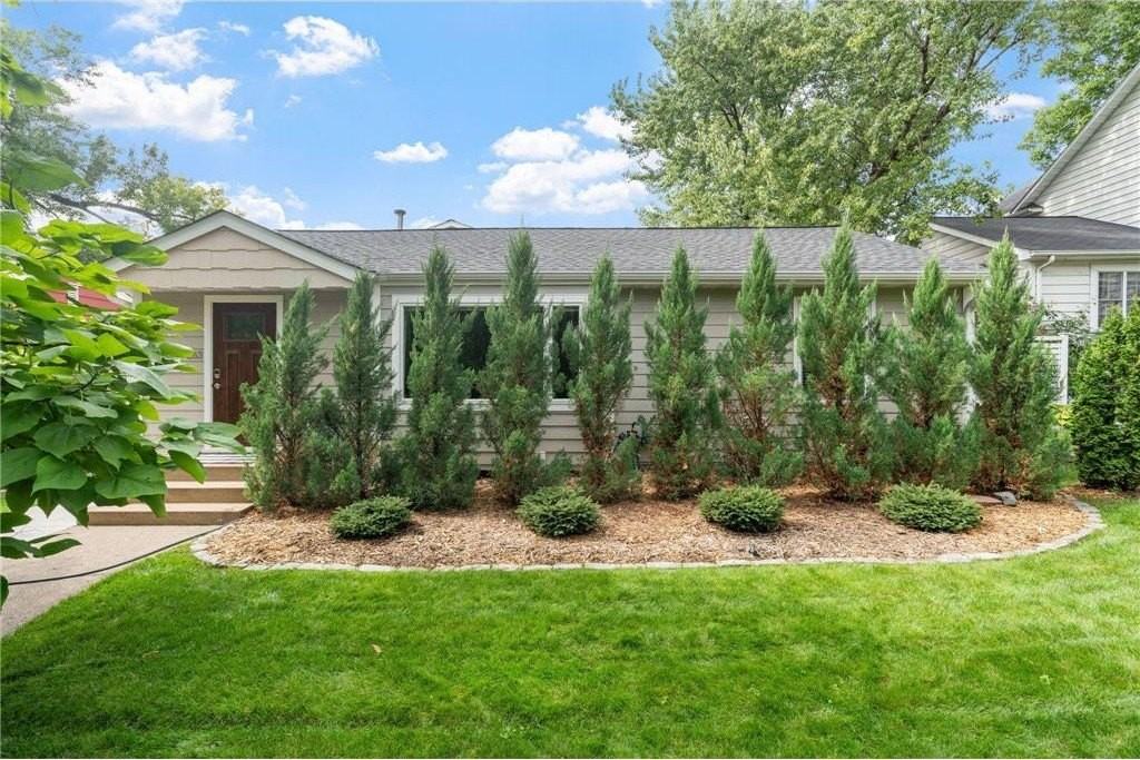 263 Lexington Pkwy S - Photo 3 of 50